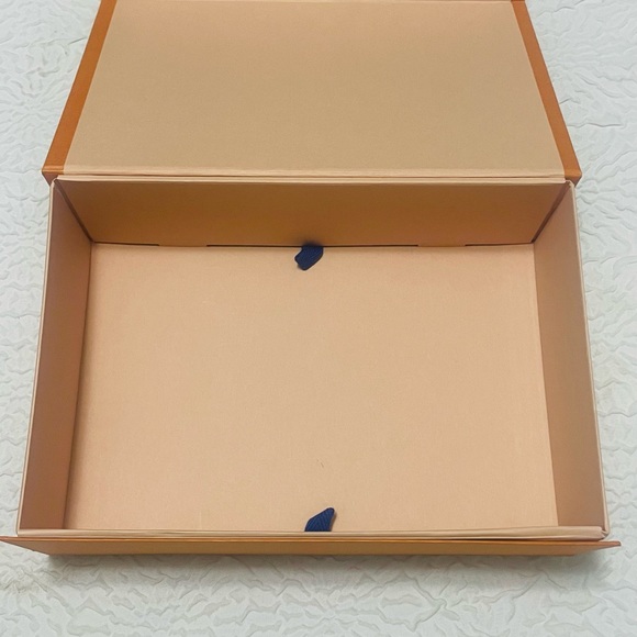 ✨Medium sized Louis Vuitton Gift Box with ribbon -Excellent Condition! - Picture 8 of 8
